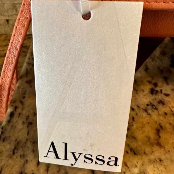 Alyssa Vegan Leather Wristlet BNWT - Picture 2 of 8